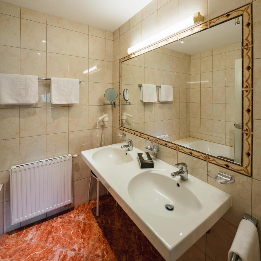 Hotel Garni Alpenruh-Micheluzzi Зерфаус Екстериор снимка
