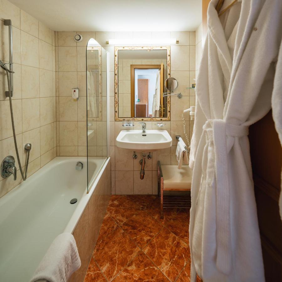 Hotel Garni Alpenruh-Micheluzzi Зерфаус Екстериор снимка