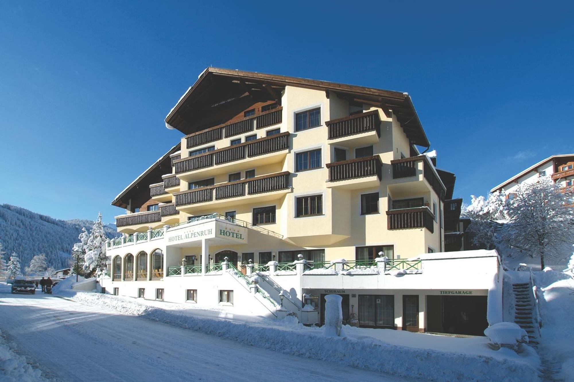 Hotel Garni Alpenruh-Micheluzzi Зерфаус Екстериор снимка