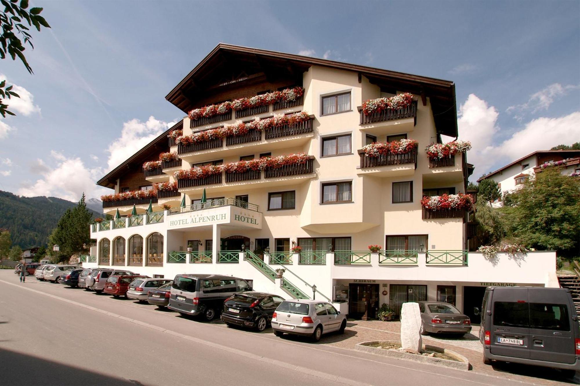 Hotel Garni Alpenruh-Micheluzzi Зерфаус Екстериор снимка