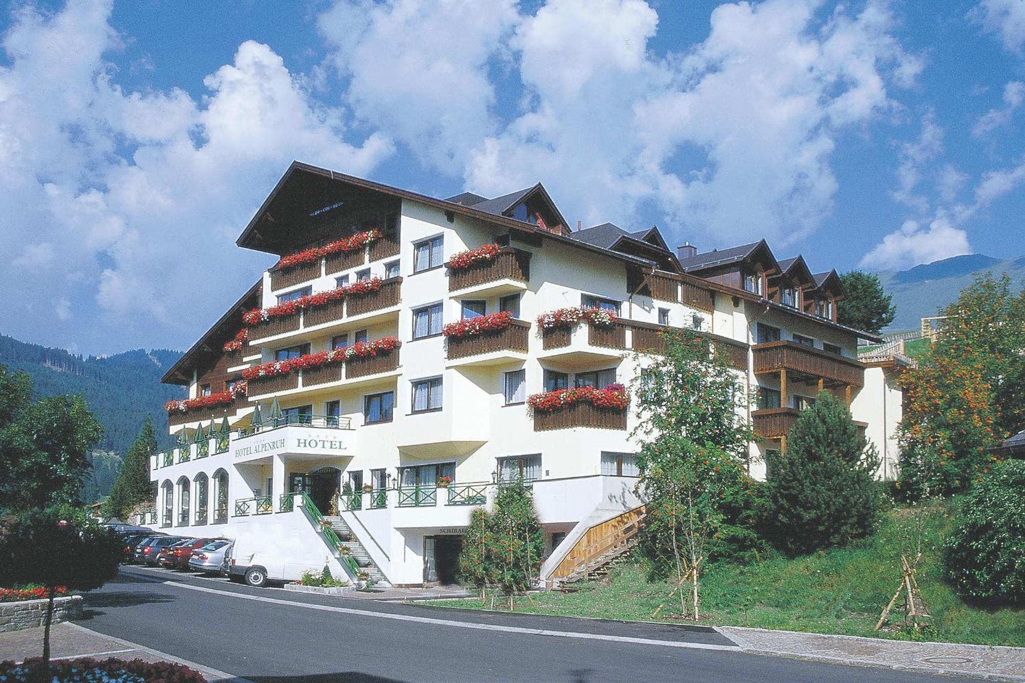 Hotel Garni Alpenruh-Micheluzzi Зерфаус Екстериор снимка