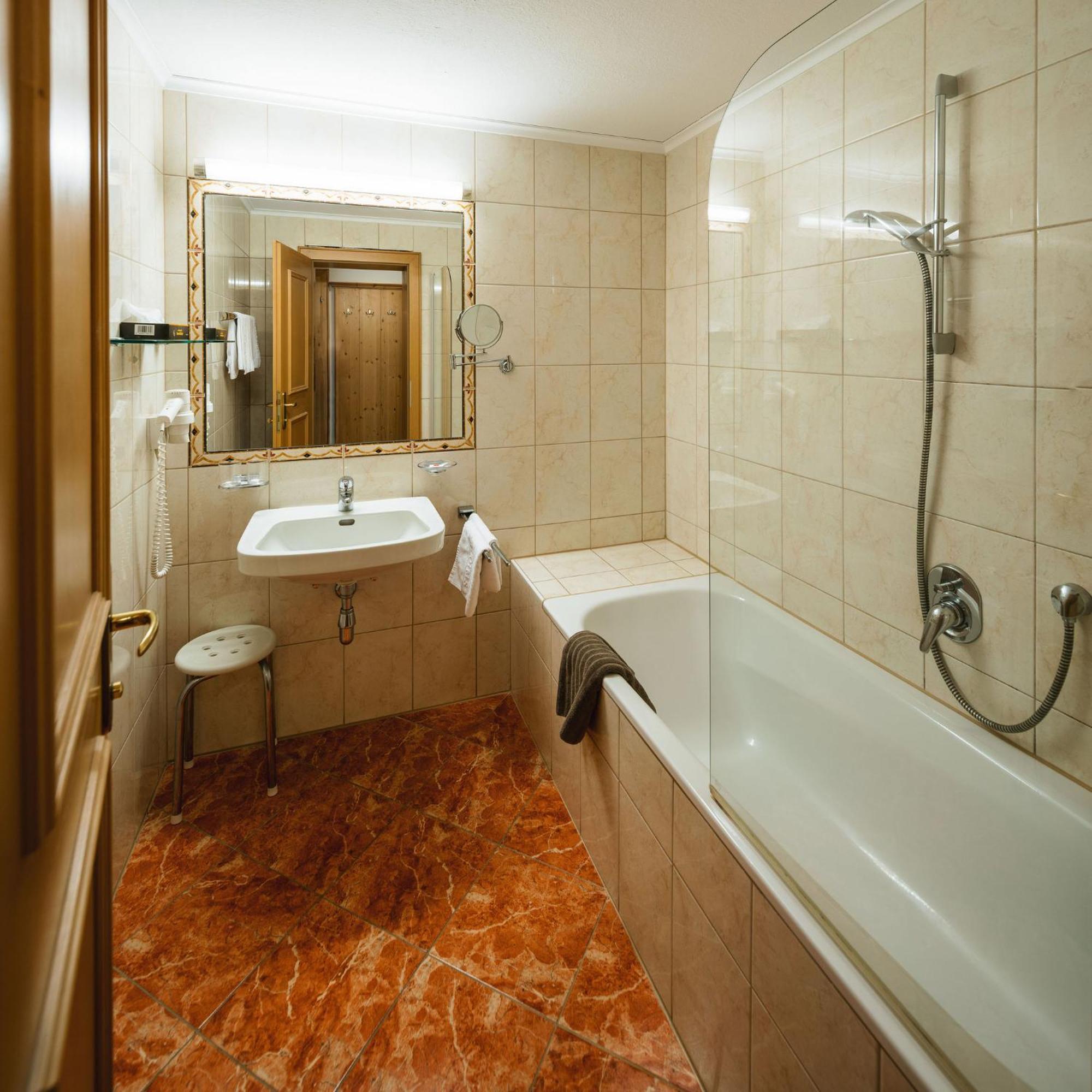 Hotel Garni Alpenruh-Micheluzzi Зерфаус Екстериор снимка