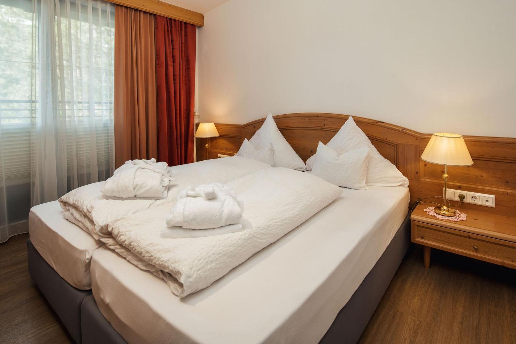 Hotel Garni Alpenruh-Micheluzzi Зерфаус Екстериор снимка